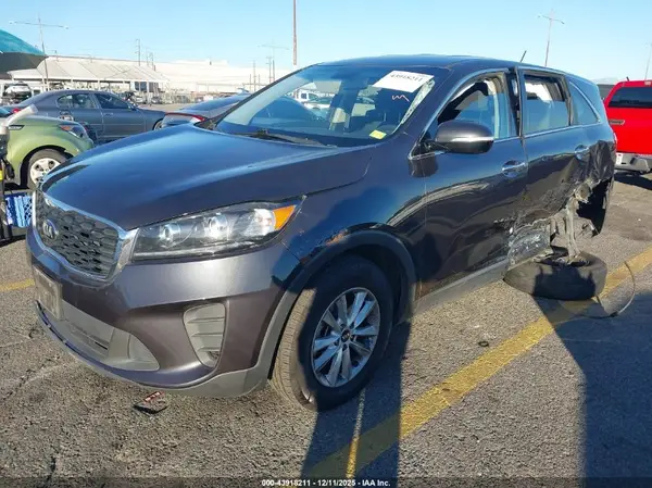 5XYPG4A30KG557983 2019 KIA SORENTO - Image 2