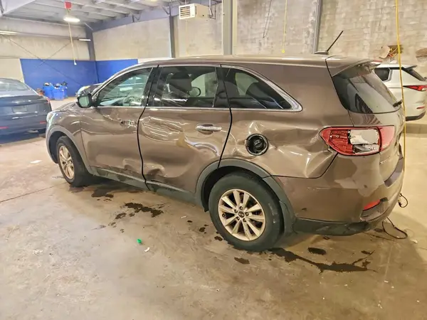 5XYPG4A30KG561239 2019 KIA SORENTO - Image 2