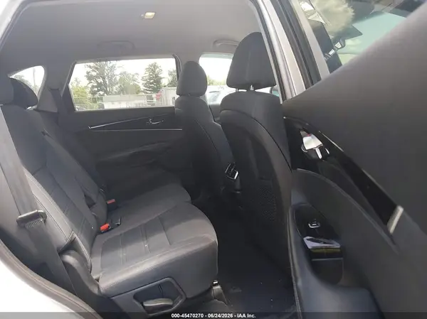 5XYPG4A30KG562259 2019 KIA SORENTO - Image 8