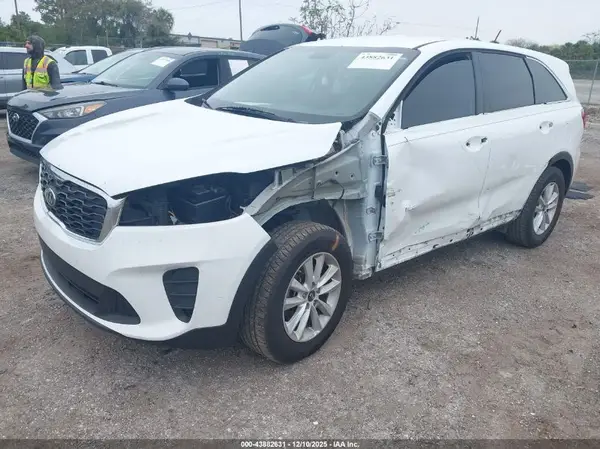 5XYPG4A30KG565579 2019 KIA SORENTO - Image 2
