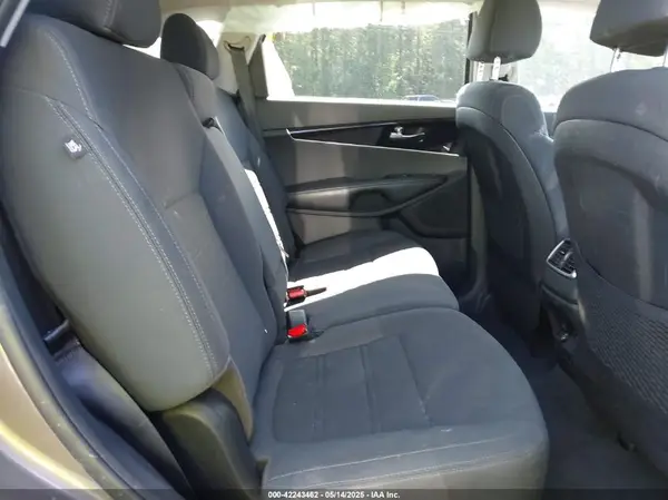 5XYPG4A30KG567882 2019 KIA SORENTO - Image 8