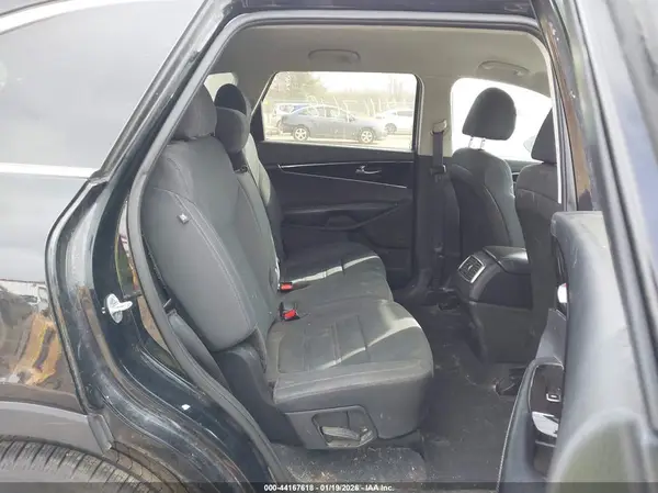 5XYPG4A30KG575965 2019 KIA SORENTO - Image 8