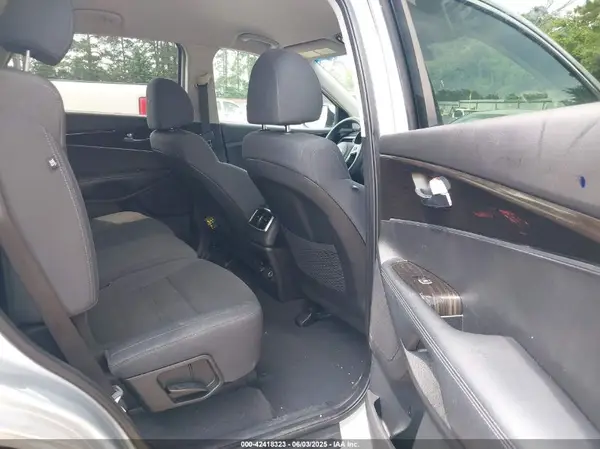 5XYPG4A30KG576873 2019 KIA SORENTO - Image 8