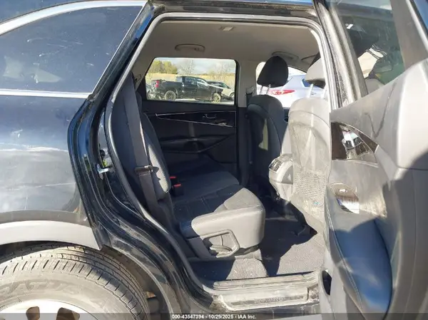 5XYPG4A30KG581569 2019 KIA SORENTO - Image 8