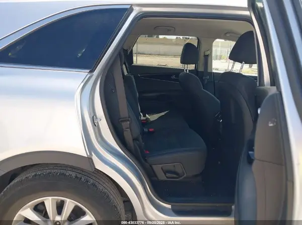 5XYPG4A30KG582267 2019 KIA SORENTO - Image 8