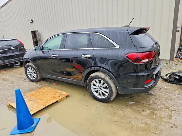 5XYPG4A30KG584973 2019 KIA SORENTO - Image 2
