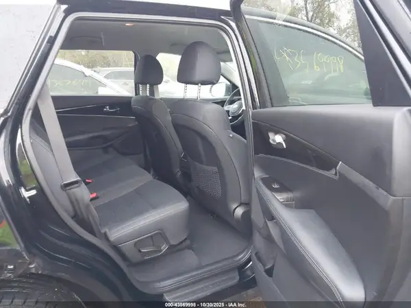 5XYPG4A30KG592264 2019 KIA SORENTO - Image 8