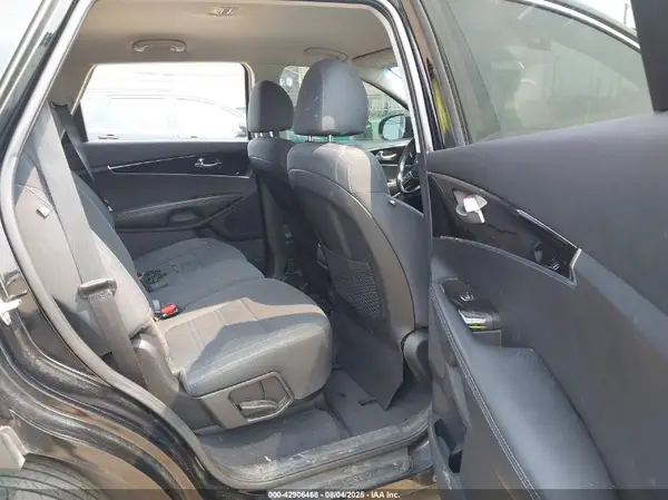 5XYPG4A30KG592667 2019 KIA SORENTO - Image 8