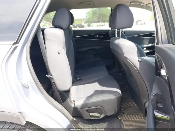 5XYPG4A30KG604865 2019 KIA SORENTO - Image 8