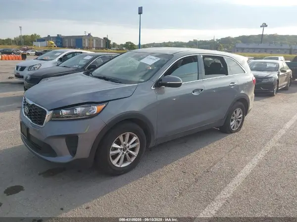 5XYPG4A30KG610715 2019 KIA SORENTO - Image 2