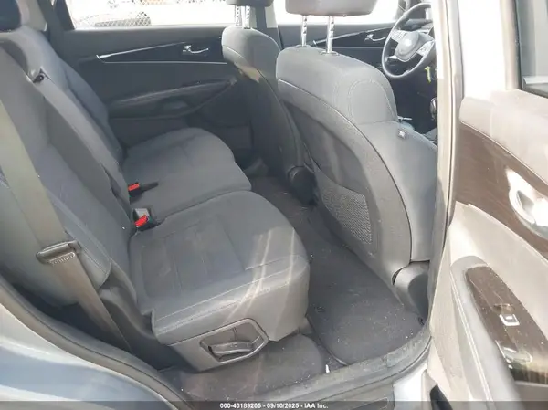 5XYPG4A30KG610715 2019 KIA SORENTO - Image 8
