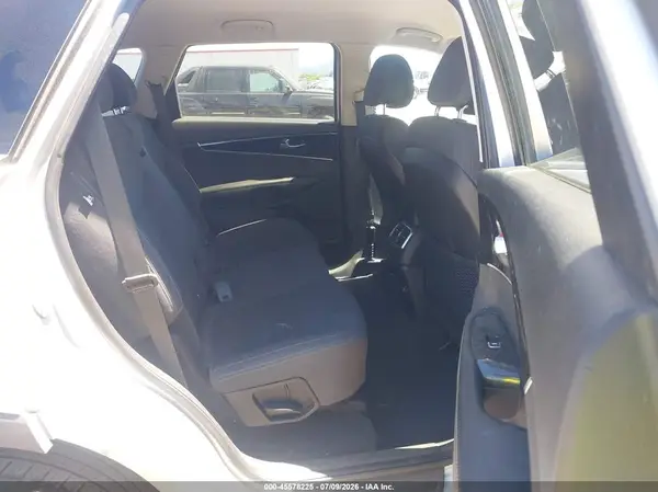 5XYPG4A31GG002404 2016 KIA SORENTO - Image 8