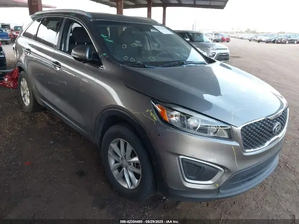5XYPG4A31GG002905 2016 KIA SORENTO - Image 1