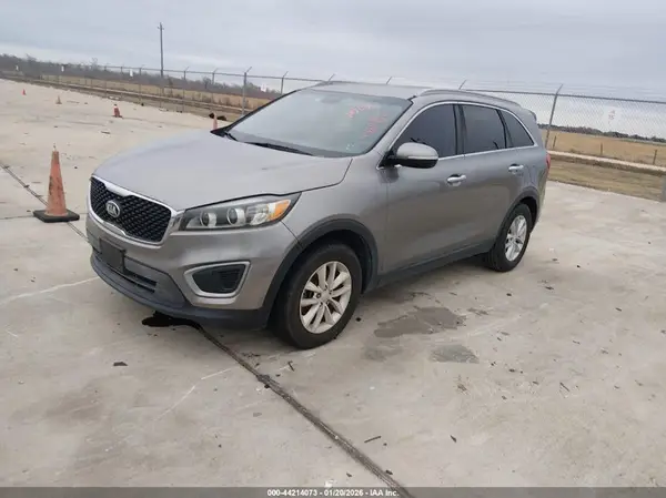 5XYPG4A31GG037668 2016 KIA SORENTO - Image 2