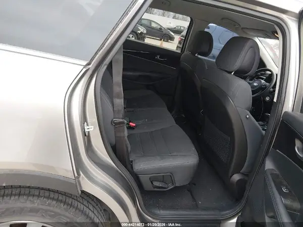 5XYPG4A31GG037668 2016 KIA SORENTO - Image 8