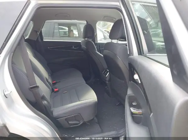 5XYPG4A31GG041137 2016 KIA SORENTO - Image 8