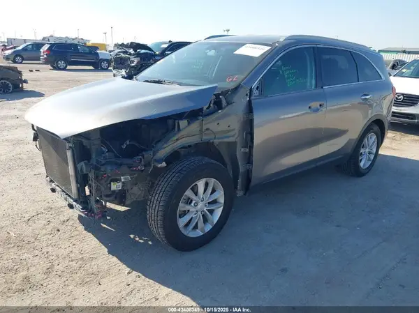 5XYPG4A31GG055703 2016 KIA SORENTO - Image 2