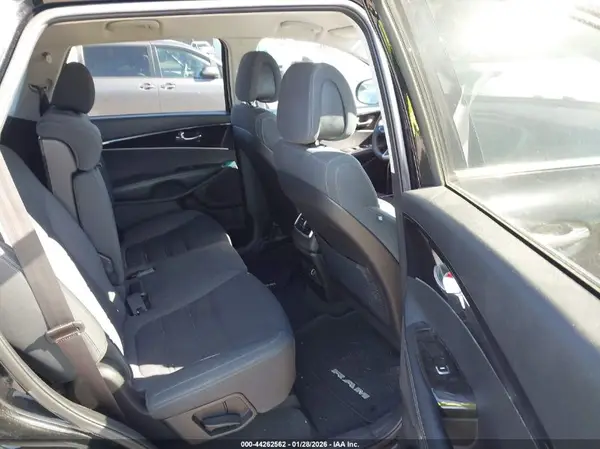 5XYPG4A31GG064028 2016 KIA SORENTO - Image 8