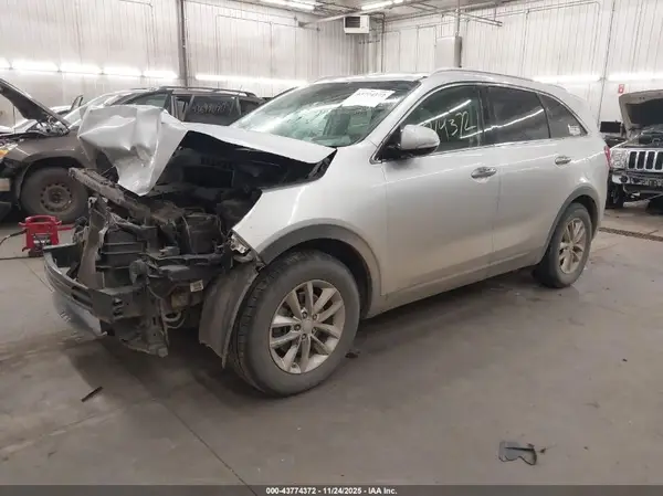 5XYPG4A31GG090113 2016 KIA SORENTO - Image 2