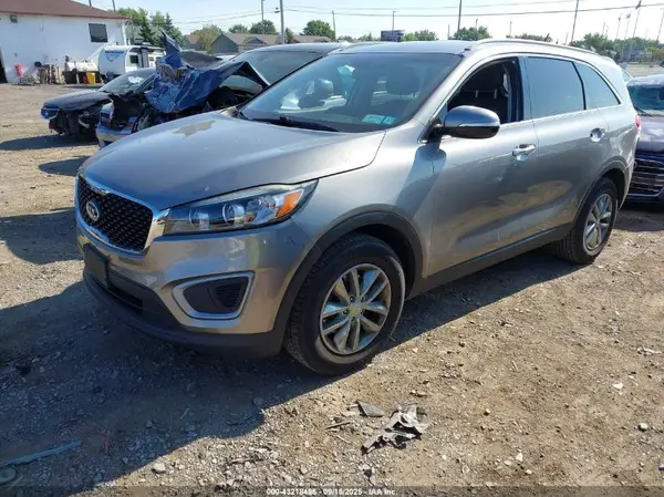 5XYPG4A31GG173105 2016 KIA SORENTO - Image 2