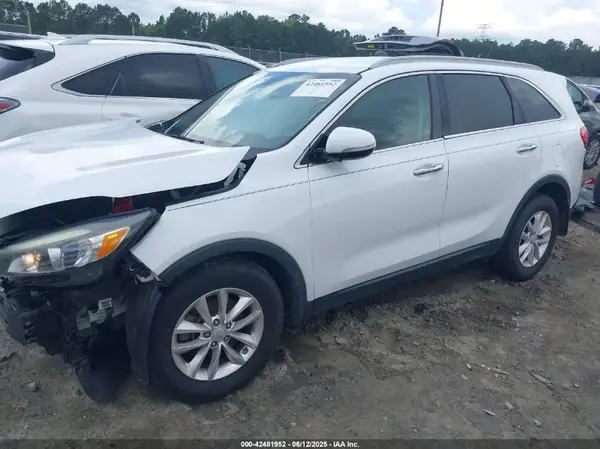 5XYPG4A31GG184198 2016 KIA SORENTO - Image 2