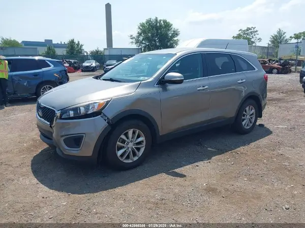 5XYPG4A31GG186565 2016 KIA SORENTO - Image 2