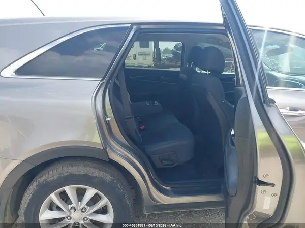5XYPG4A31HG197549 2017 KIA SORENTO - Image 8