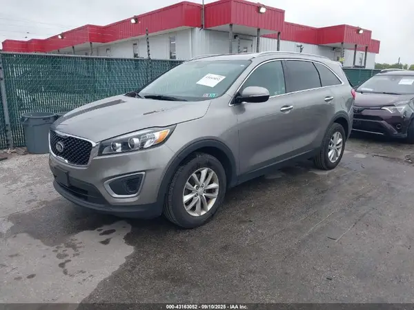 5XYPG4A31HG206623 2017 KIA SORENTO - Image 2
