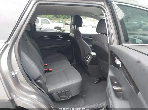 5XYPG4A31HG206623 2017 KIA SORENTO - Image 8