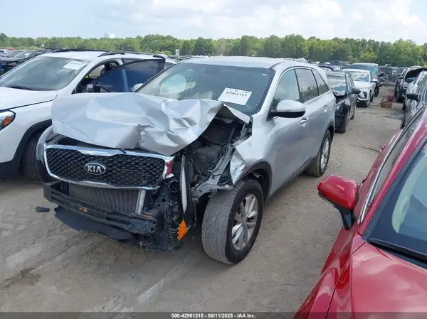 5XYPG4A31HG211563 2017 KIA SORENTO - Image 2