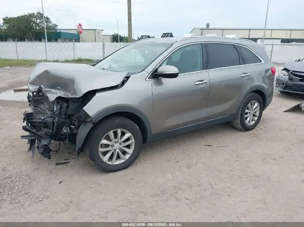 5XYPG4A31HG211966 2017 KIA SORENTO - Image 2