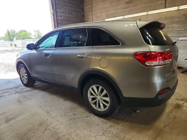 5XYPG4A31HG215628 2017 KIA SORENTO - Image 2