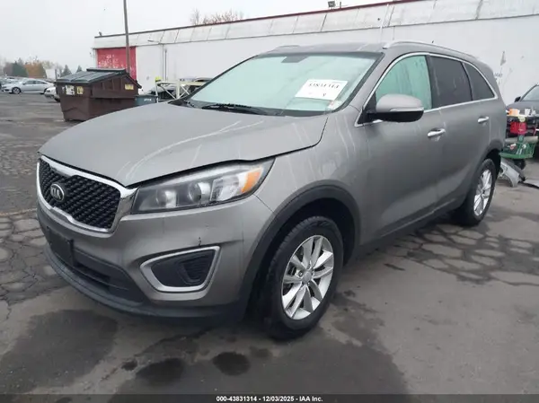 5XYPG4A31HG217041 2017 KIA SORENTO - Image 2
