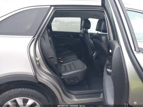 5XYPG4A31HG217041 2017 KIA SORENTO - Image 8