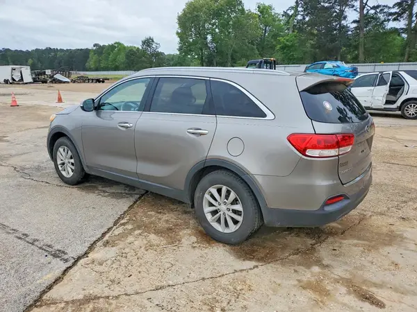 5XYPG4A31HG217637 2017 KIA SORENTO - Image 2