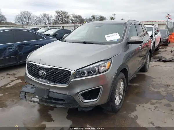 5XYPG4A31HG219727 2017 KIA SORENTO - Image 2