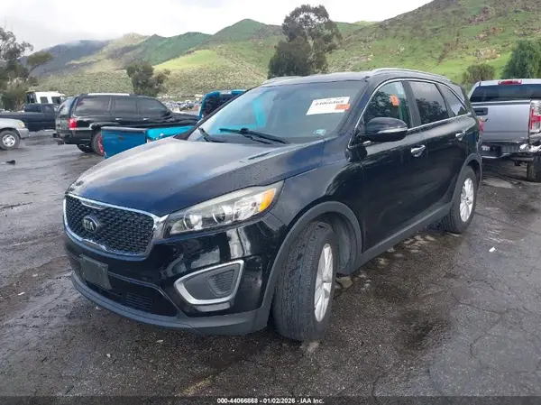 5XYPG4A31HG240190 2017 KIA SORENTO - Image 2