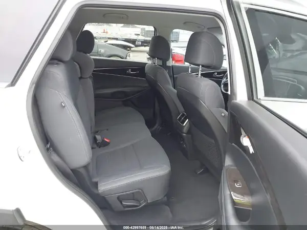 5XYPG4A31HG244045 2017 KIA SORENTO - Image 8