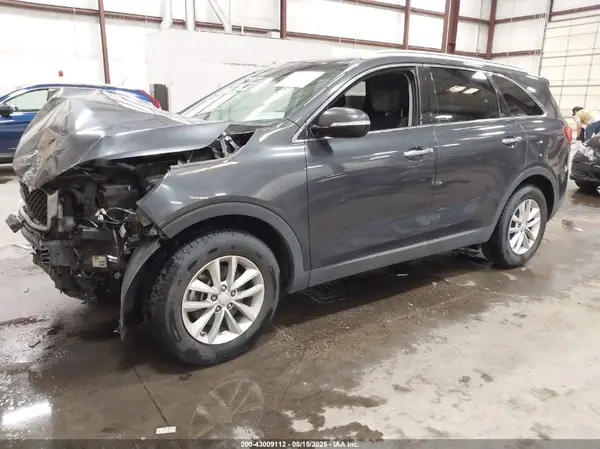 5XYPG4A31HG247012 2017 KIA SORENTO - Image 2