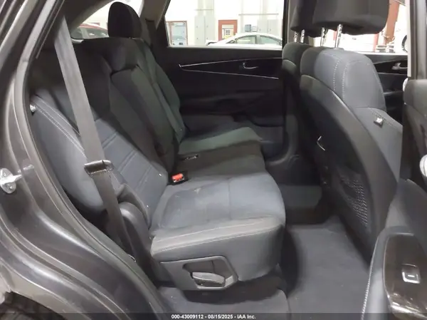 5XYPG4A31HG247012 2017 KIA SORENTO - Image 8