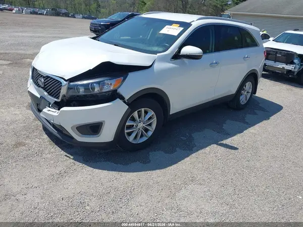 5XYPG4A31HG256633 2017 KIA SORENTO - Image 2