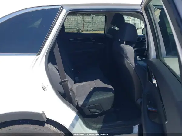 5XYPG4A31HG256633 2017 KIA SORENTO - Image 8