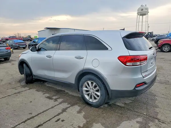 5XYPG4A31HG256826 2017 KIA SORENTO - Image 2