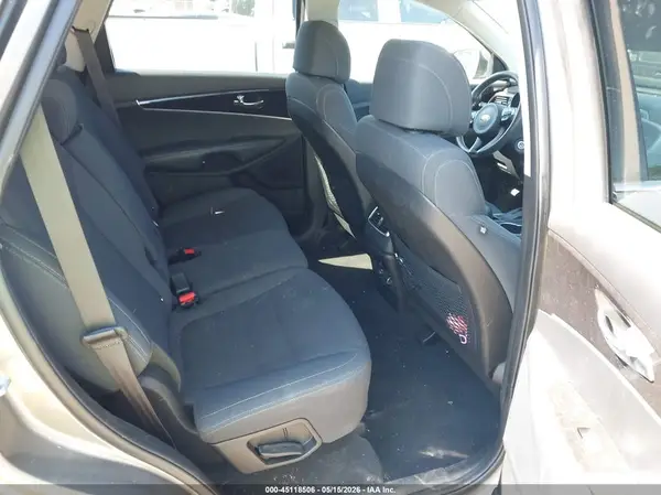 5XYPG4A31HG257930 2017 KIA SORENTO - Image 8