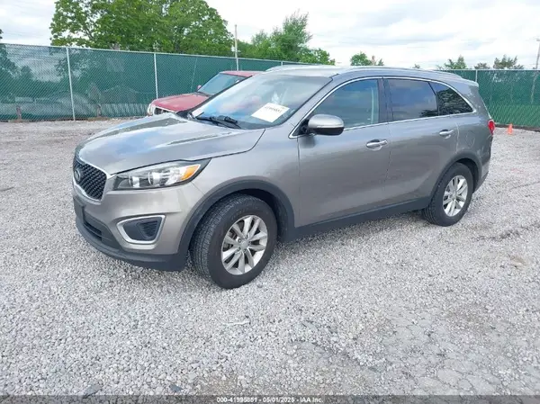 5XYPG4A31HG265364 2017 KIA SORENTO - Image 2