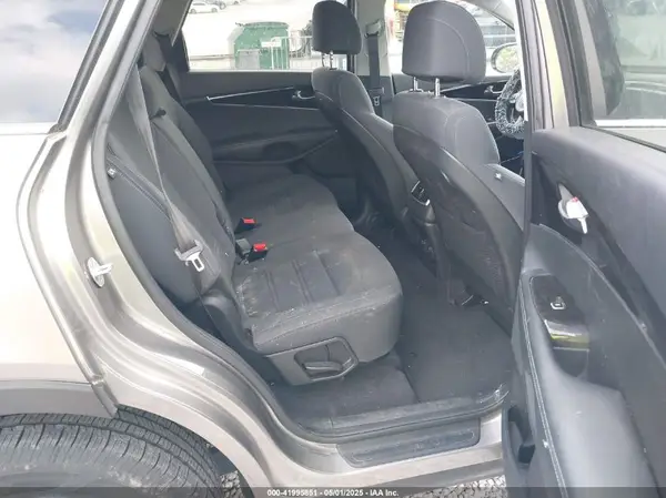 5XYPG4A31HG265364 2017 KIA SORENTO - Image 8