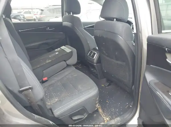 5XYPG4A31HG265462 2017 KIA SORENTO - Image 8