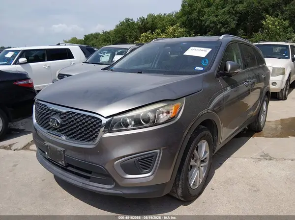 5XYPG4A31HG266739 2017 KIA SORENTO - Image 2