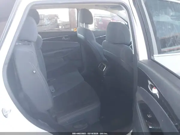 5XYPG4A31HG266885 2017 KIA SORENTO - Image 8