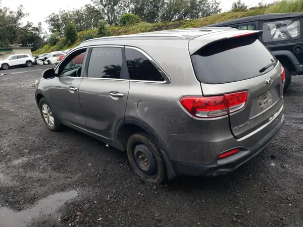 5XYPG4A31HG282049 2017 KIA SORENTO - Image 2